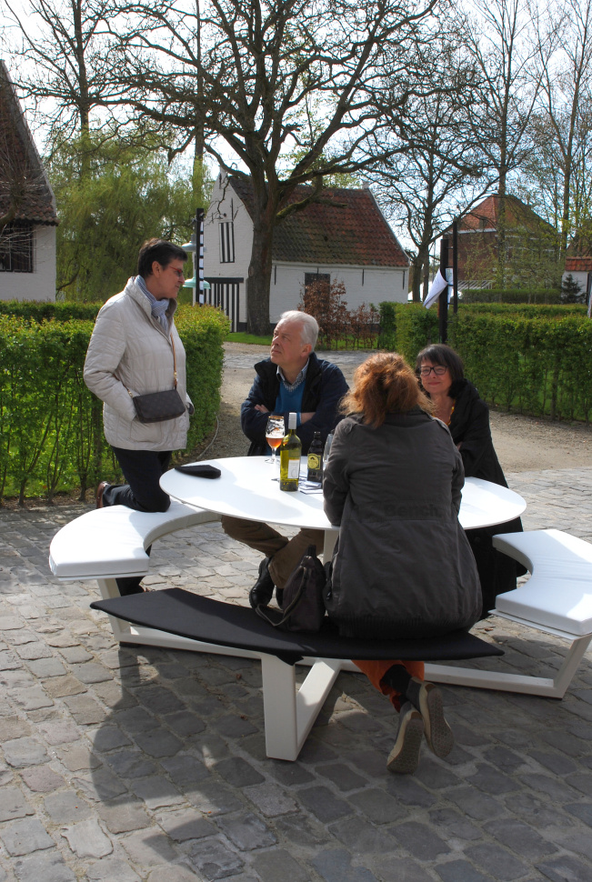 white round picnic table design aluminium